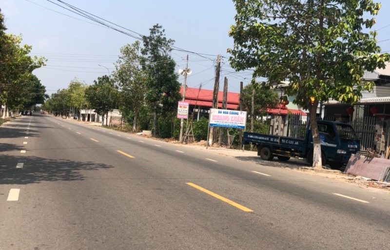 Đất mặt tiền ql55 xã Bình Châu cách biển 2km khu dân cư đông đúc Diện tích:30x89 tổng 2931m2 Giá:8,5tr/m2 Sđt 0982572791
